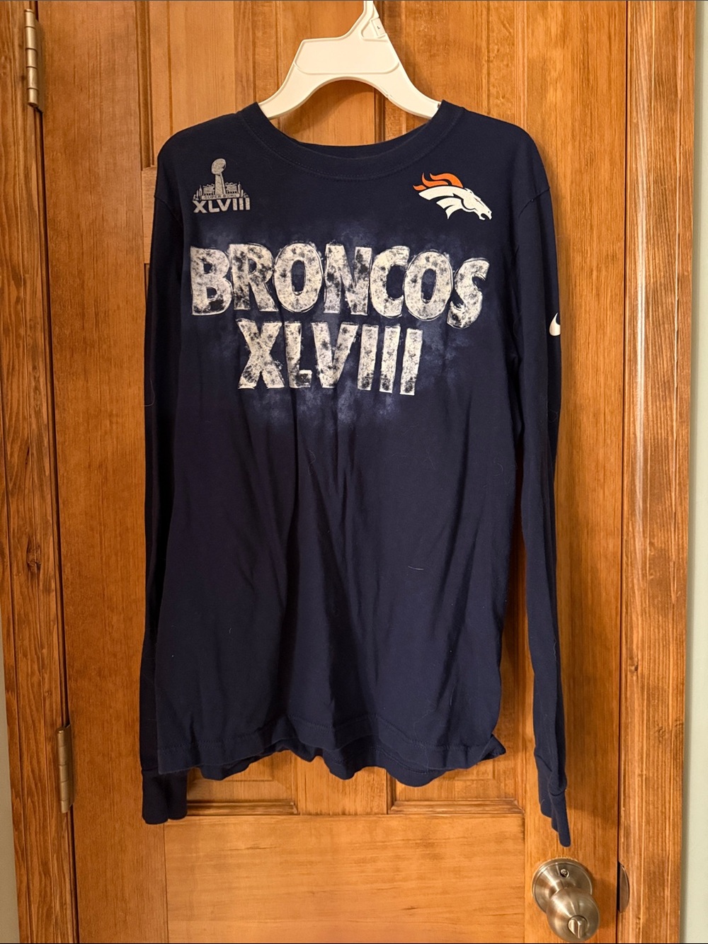 Nike men’s Navy Denver Broncos Long Sleeve Tee with Team Logo